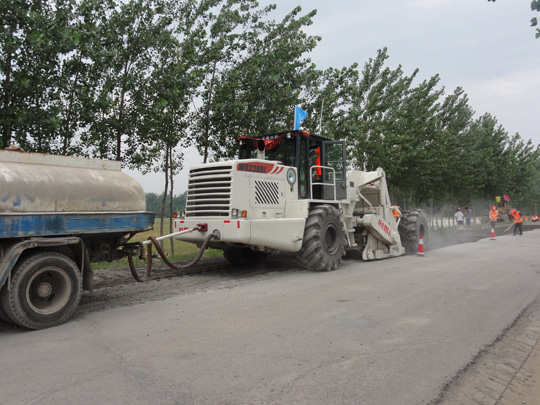 WR2300L，安徽靈壁水穩(wěn)路基冷再生