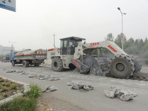 WR2300L，西平水穩(wěn)路基冷再生