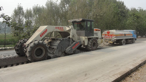 WR2300L，西華縣二灰碎石冷再生