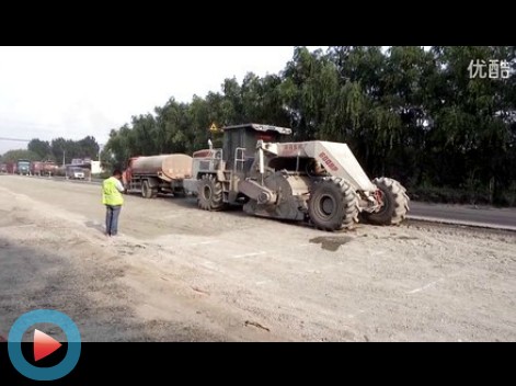 WR2300L，長葛S325省道水穩(wěn)路基破碎