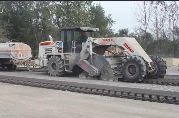 WR2300L，G311國道河南永城段冷再生