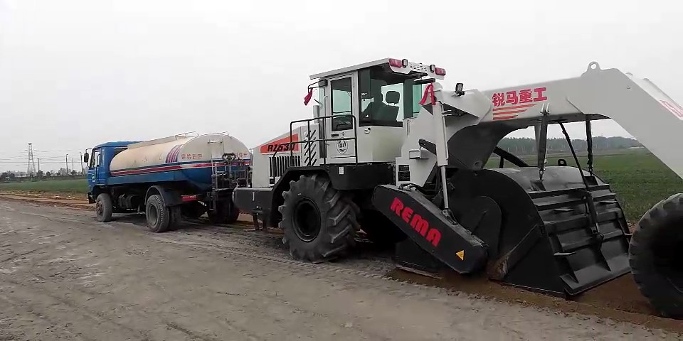 RZ530，冷再生施工