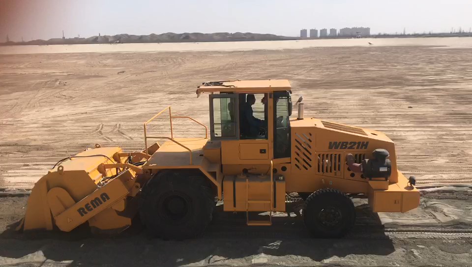 WB21H，蘭州機(jī)場(chǎng)路拌機(jī)灰土拌和